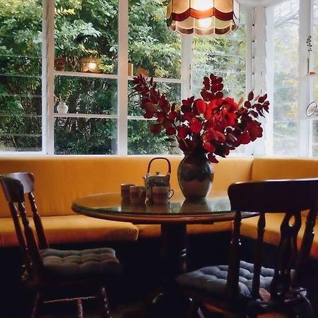 Harrys House Warburton - Peaceful Riverside Cottage In The Perfect Location 外观 照片