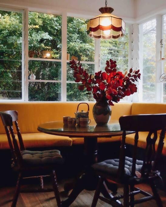 Harrys House Warburton - Peaceful Riverside Cottage In The Perfect Location 外观 照片