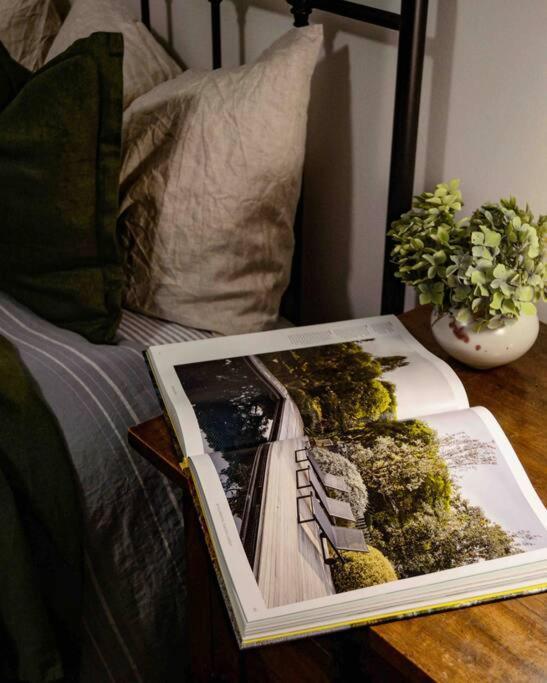 Harrys House Warburton - Peaceful Riverside Cottage In The Perfect Location 外观 照片