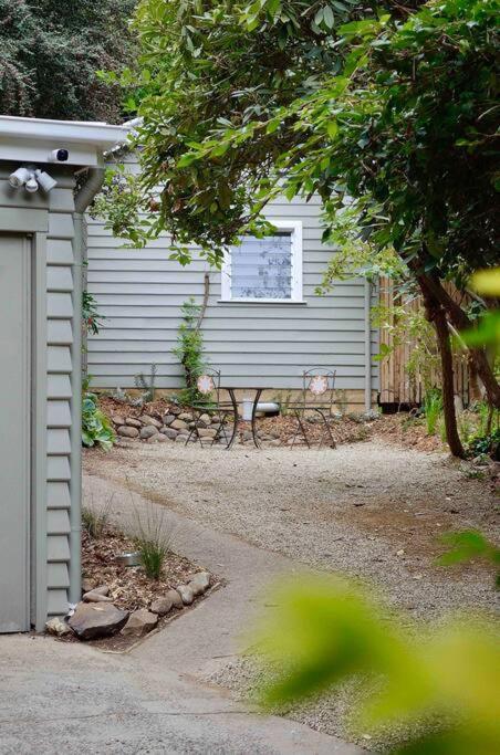 Harrys House Warburton - Peaceful Riverside Cottage In The Perfect Location 外观 照片