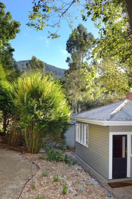 Harrys House Warburton - Peaceful Riverside Cottage In The Perfect Location 外观 照片