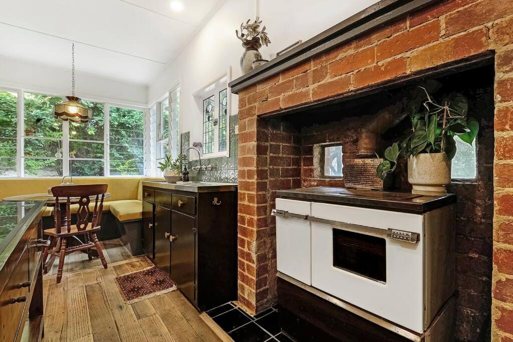 Harrys House Warburton - Peaceful Riverside Cottage In The Perfect Location 外观 照片